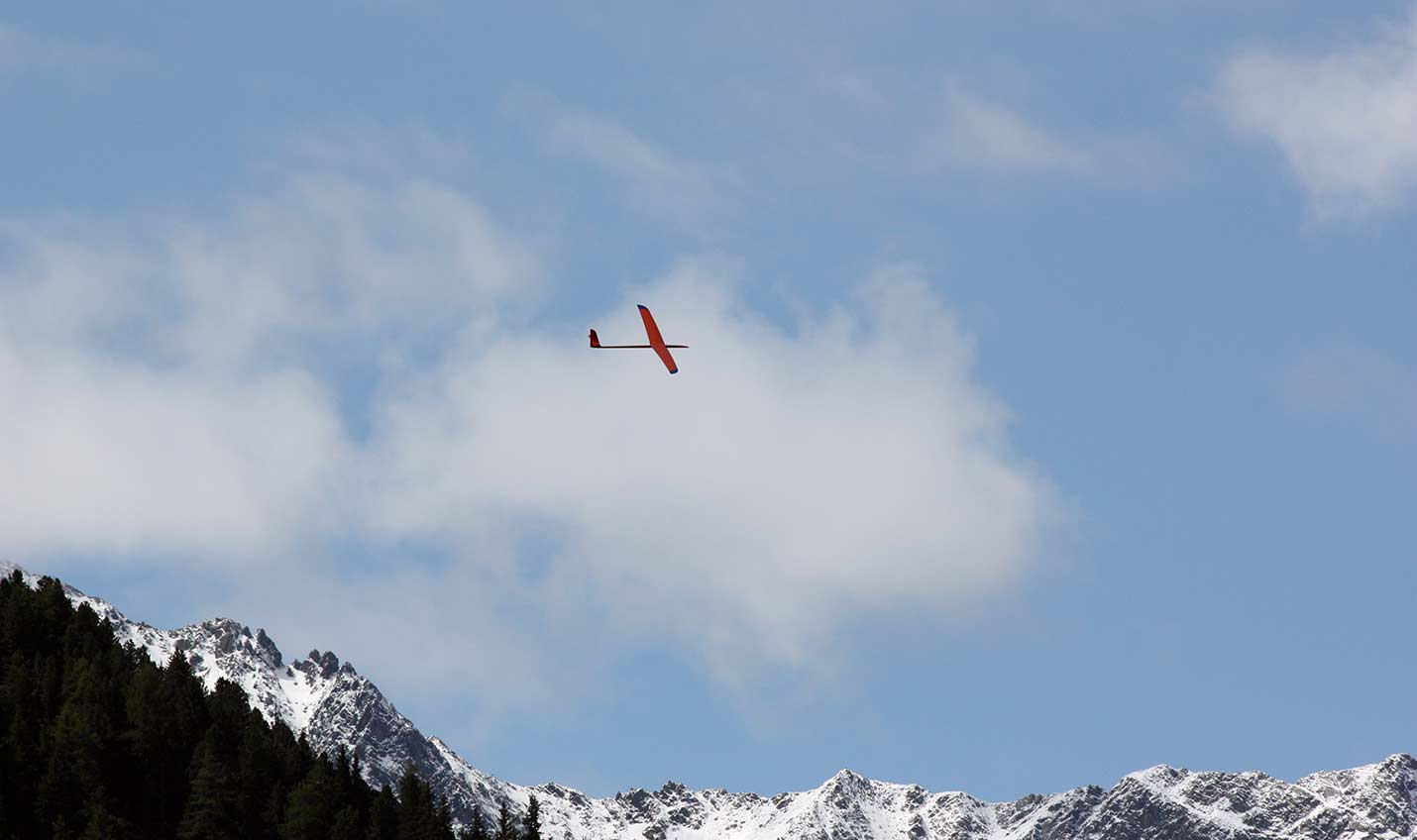 Werbeagentur 2G Media & Marketing Glonn Modellfliegen am Hochzeiger Haus Newsletter Referenzbild